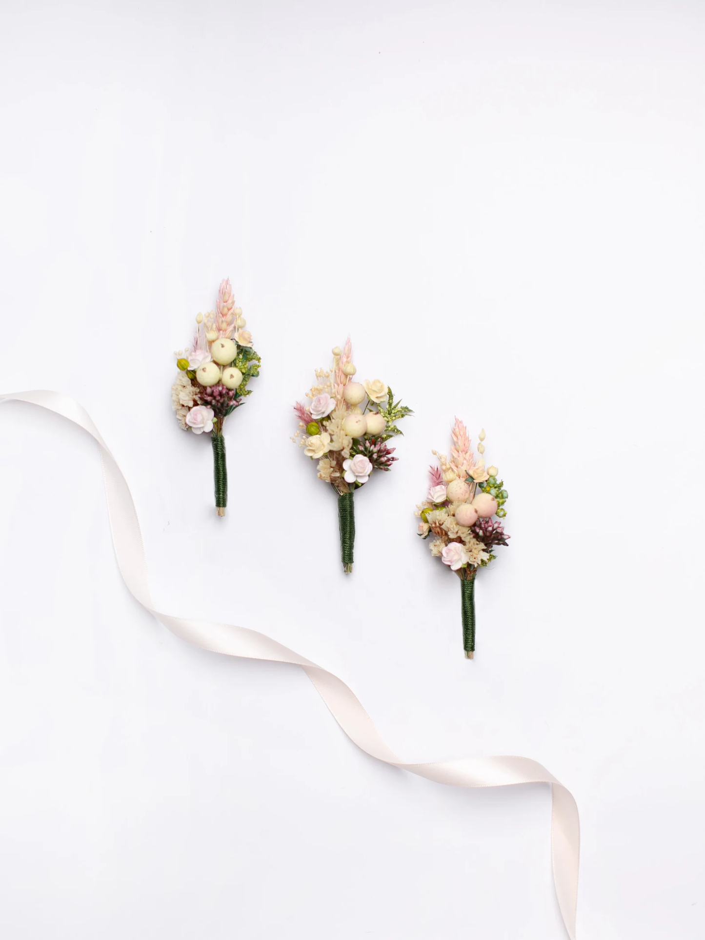 Blush flower boutonniere